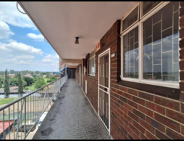 1 BEDROOM FLAT FOR SALE IN VEREENIGING CENTRAL